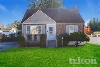 112 9th Ave, Folsom, PA 19033