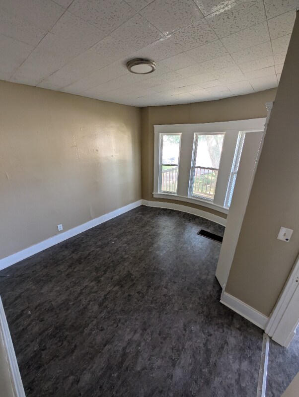 1019 W 10th St unit Down, Lorain, OH 44052 - photo 2