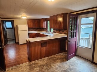87 Burton St Unit 2, Bristol, RI 02809