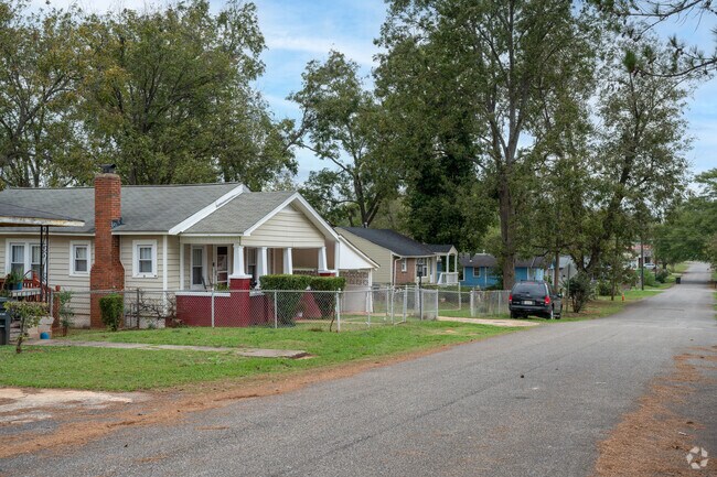 Craftsman-style homes line Grasselli Heights’ streets, creating a charming neighborhood.