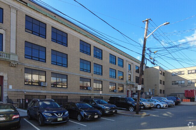 Webster Extension in Everett has 171 students total.