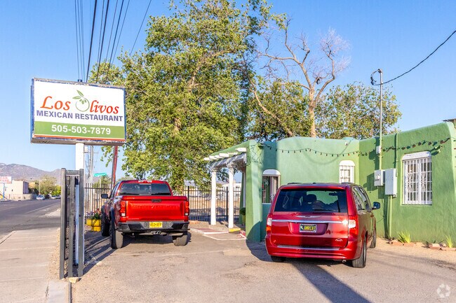 Los Olivos in Trumbull Village has some of the best Mexican food in the city, those authentic little places where you have to do a tequila shot with your friends.