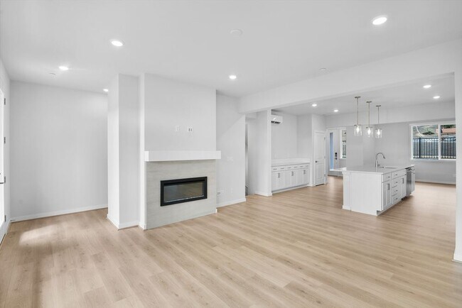 13216 NE 127th Way unit C, Kirkland, WA 98034 - photo 4