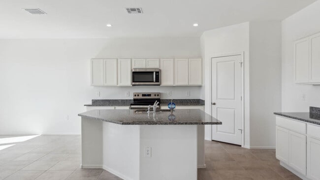 1522 E Glazier Dr, Casa Grande, AZ 85122 - photo 5