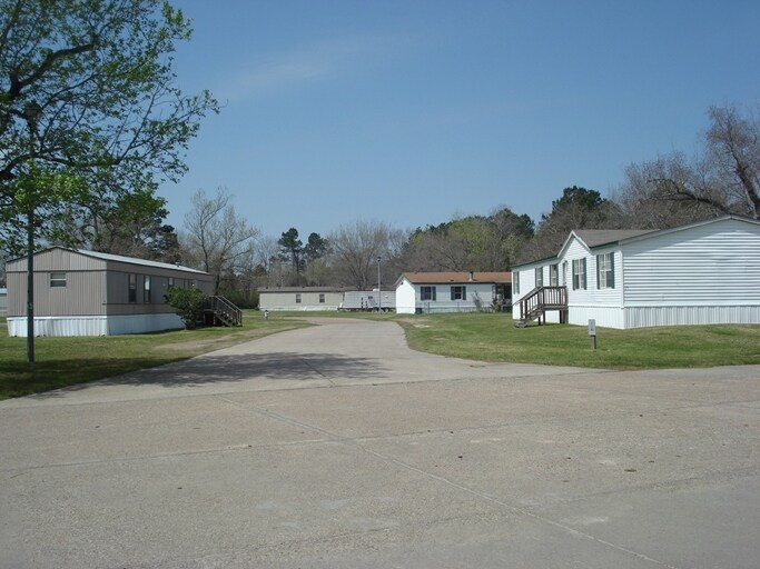 Forest Hollow Manufactured Home Community, Beaumont, TX 77713 - photo 1
