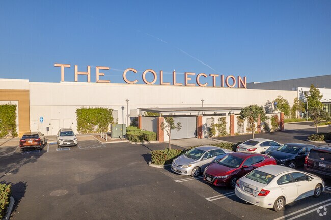 The Collection Riverpark is Oxnards premier dining and shopping center.