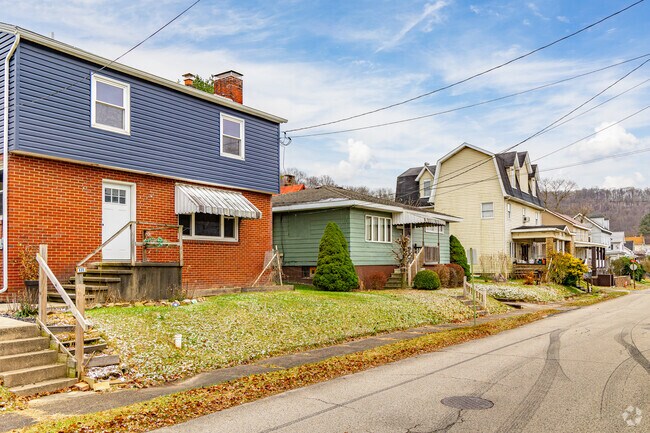 Single-story ranches sit side by side with four squares in the town of Bolivar.