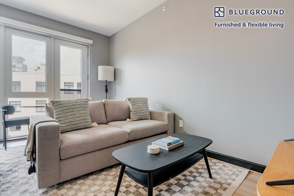 1313 L St NW unit FL8-ID1112, Washington, DC 20005 - photo 1