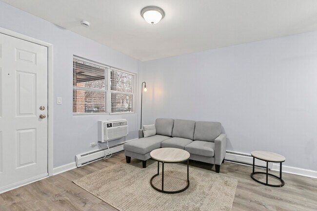 4612 N Beacon St unit 4616-2D, Chicago, IL 60640 - photo 2