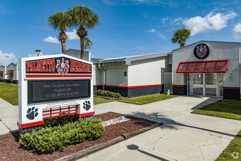 Palmetto High School is 1 of 18 high schools in the School District of Manatee County.