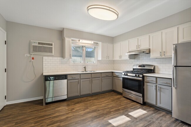 The Clarendon Apartment Homes, Clarendon Hills, IL 60514 - photo 2