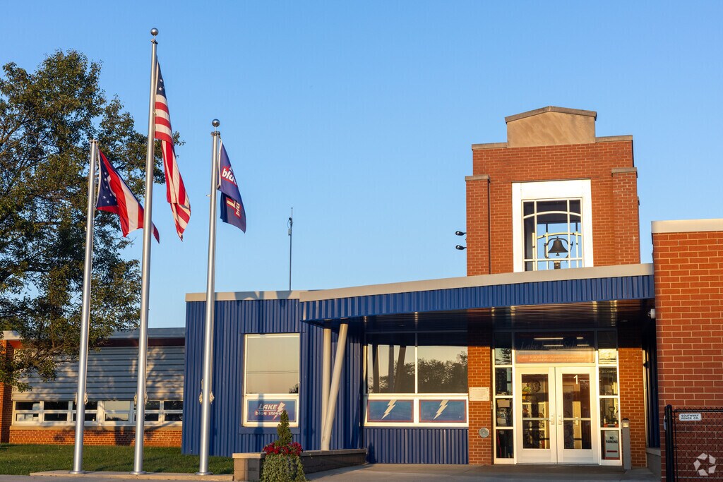 Lake Primary School provides education in the neighborhood of 
Lake County