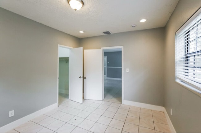 15321 NW 60th Ave, Hialeah, FL 33014 - photo 6