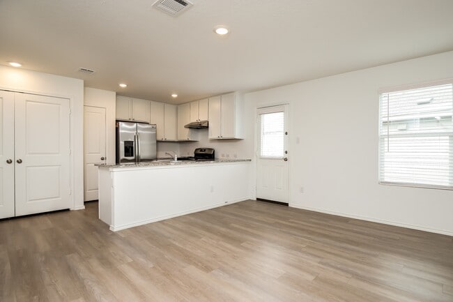 4323 Fluvial Cir, San Antonio, TX 78223 - photo 6