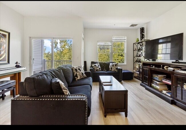 Reservoir Crossing unit 1303, Braintree, MA 02184 - photo 3