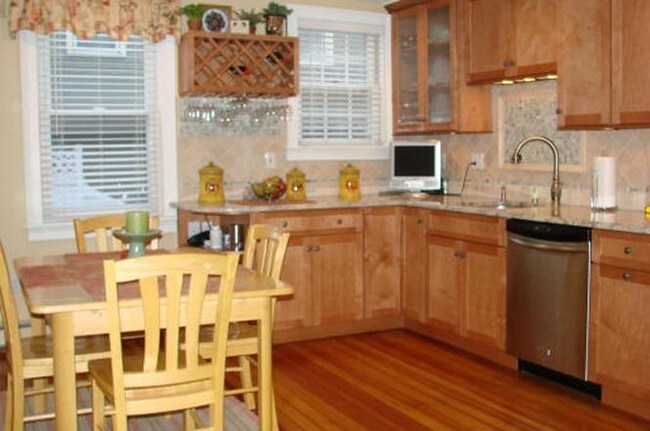 4 Warren St unit 4 Warren St Unit B, Newburyport, MA 01950 - photo 5