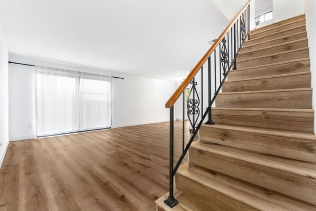 5240 Whitsett Ave unit 12, Valley Village, CA 91607 - photo 2