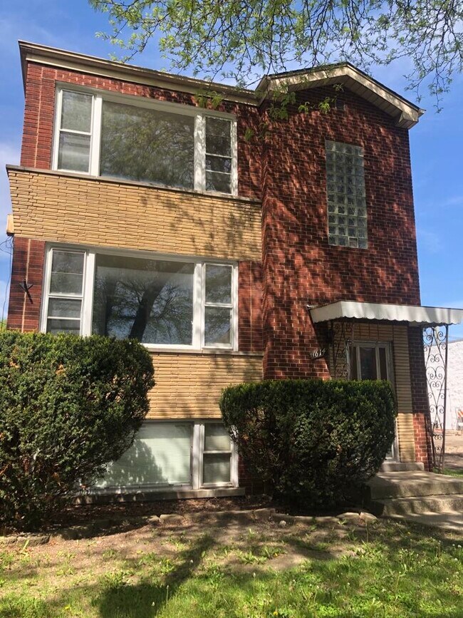 1614 Oak Park Ave, Berwyn, IL 60402