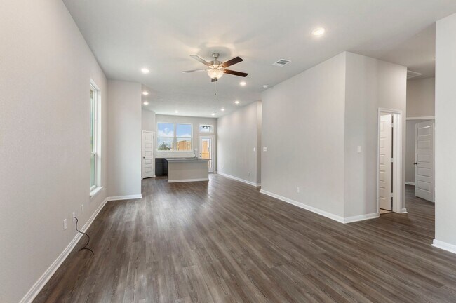 1008 Chachalaca Ct unit 38644018, Seguin, TX 78155 - photo 6