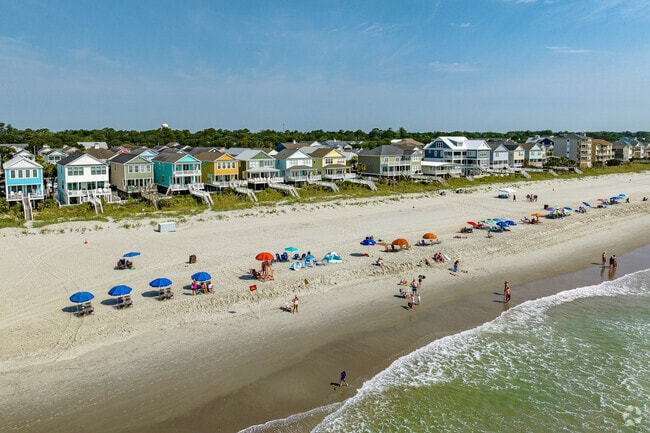 There are various home styles along the beach in Garden City.