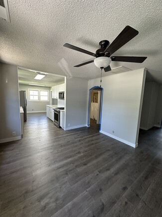 240 W 8th Ave, Garnett, KS 66032