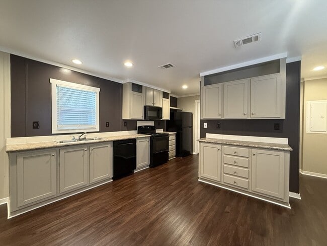 113 Lillian St, Conroe, TX 77301 - photo 6