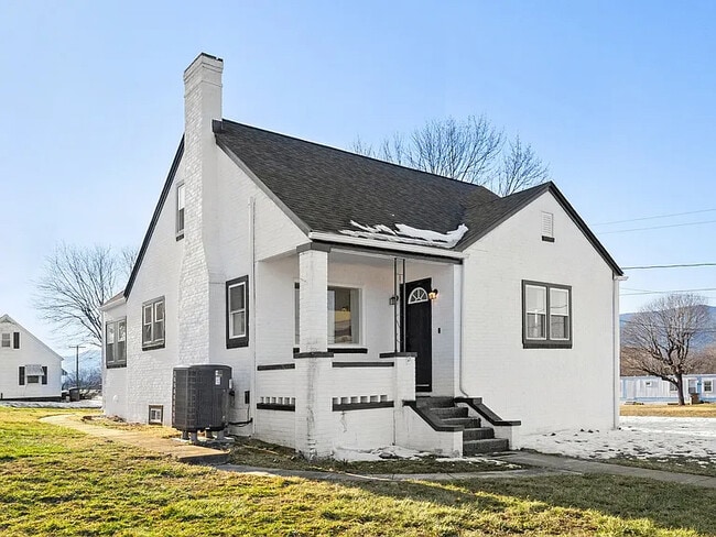 701 S 2nd St, Shenandoah, VA 22849 - photo 3