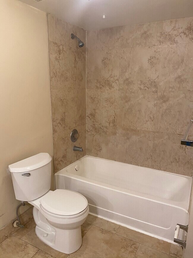 2851 N Oakland Forest Dr unit 209, Oakland Park, FL 33309 - photo 4