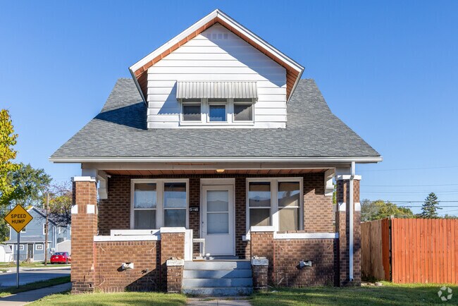 Home styles in Oliver Gateway include Craftsman.