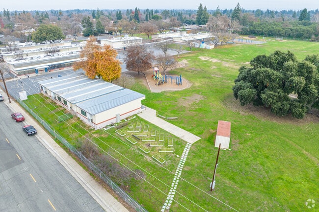 There are several buildings at Mary Deterding Elementary School.