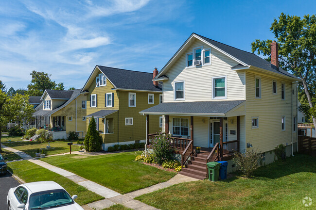 You'll find a diverse mix of single family homes in Hamilton, many with small yards.