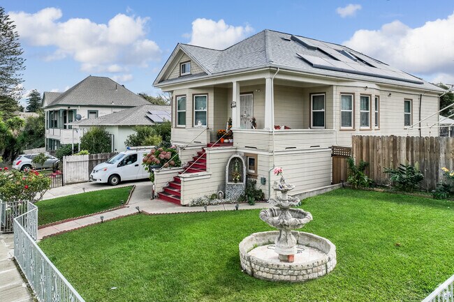Homes in St Vincent's Hill are spoiled with large grass yards.