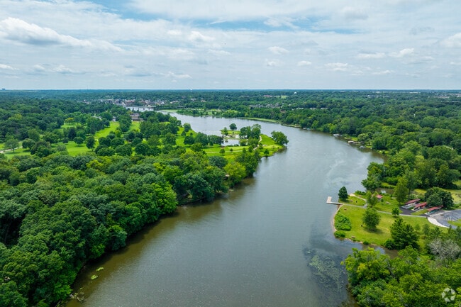 Fox River runs right along the eastern edge of Wildrose, IL.