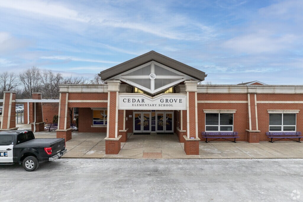 Cedar Grove Elementary School is an above average, public school located in SHEPHERDSVILLE, KY.