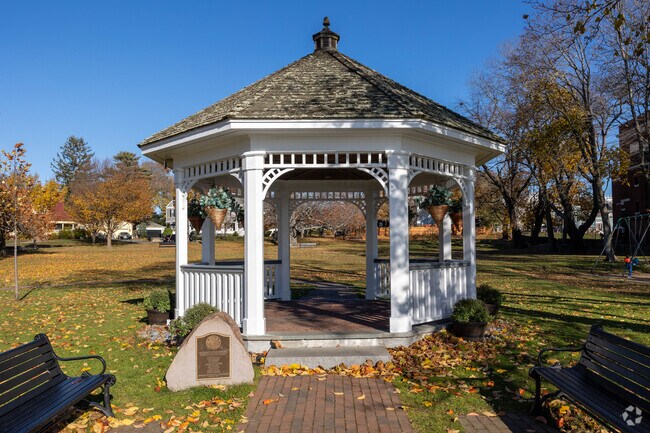 Hadley Elementary School has an overall grade of A- on Niche.