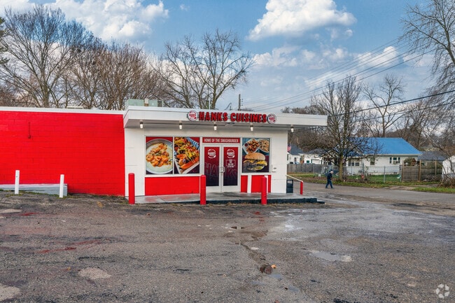 Located in Basset Park near Knollwood Willow, Hank's Cuisine is home of the Smashburger.