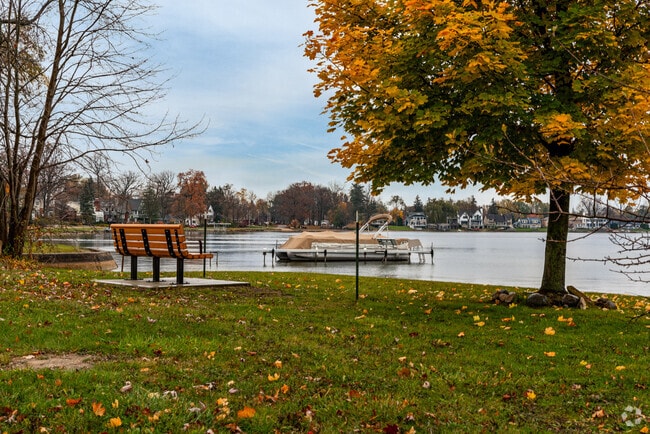 Residents of Sylvan Lake enjoy a quiet neighborhood.