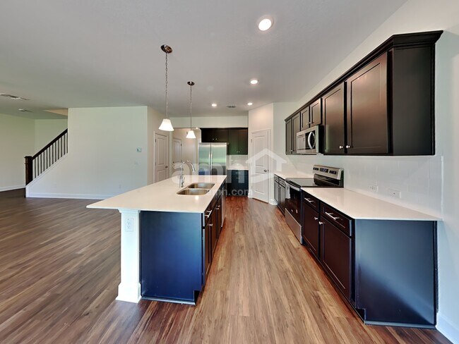 3149 Artemisia Ln, Wesley Chapel, FL 33543 - photo 4