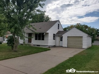 21 3rd St NE, Fairfax, MN 55332