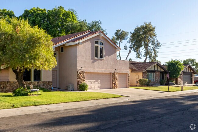 The Lakes residents love the quiet streets and lakefront access.