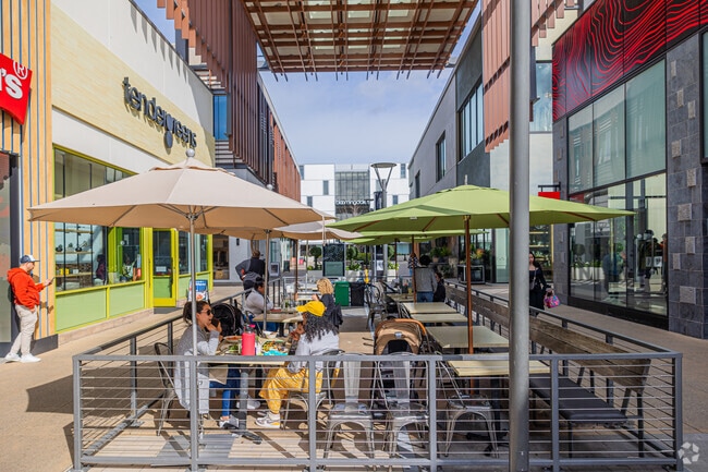 Linfield Oaks is just a stone's throw from Stanford Shopping Mall.