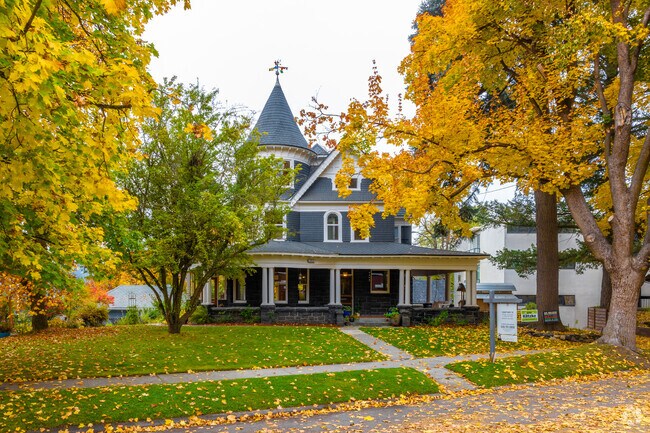 Victorian style homes can be found within the Brownes Addition neighborhood.