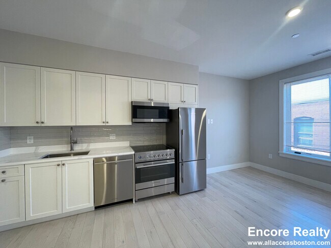 198 Green St unit 402, Jamaica Plain, MA 02130 - photo 4