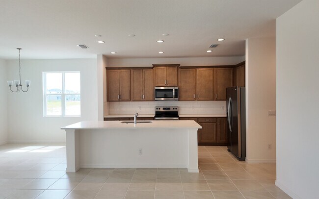 1925 Steelers Way, Saint Cloud, FL 34771 - photo 4