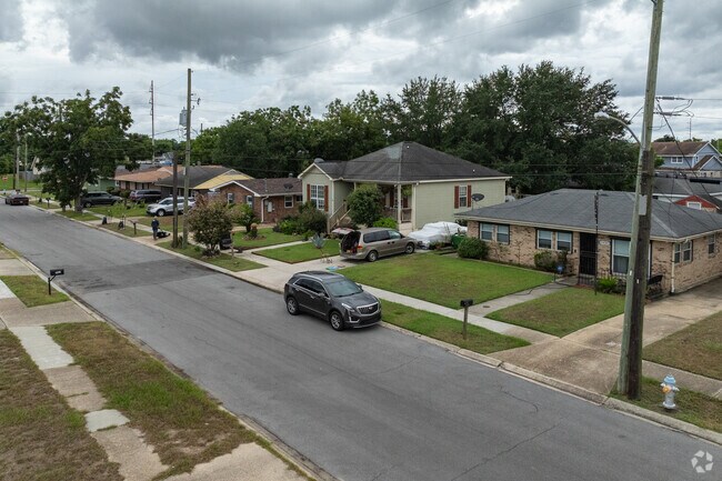 Both one and two story homes can be found in Pontchartrain Park.