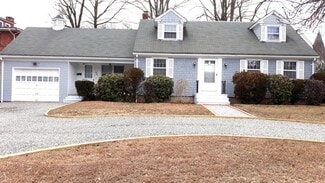 217 Oaklawn Ave, Cranston, RI 02920