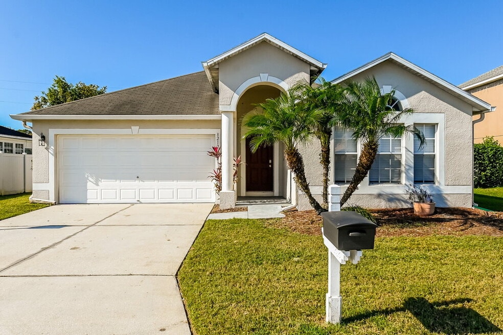 8212 Settles Crk Lp, Lakeland, FL 33810 - photo 1