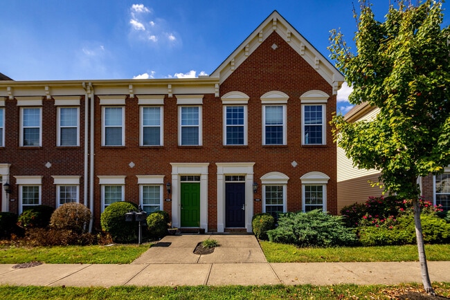 1441 Laurel Park Dr, Cincinnati, OH 45214 - photo 2