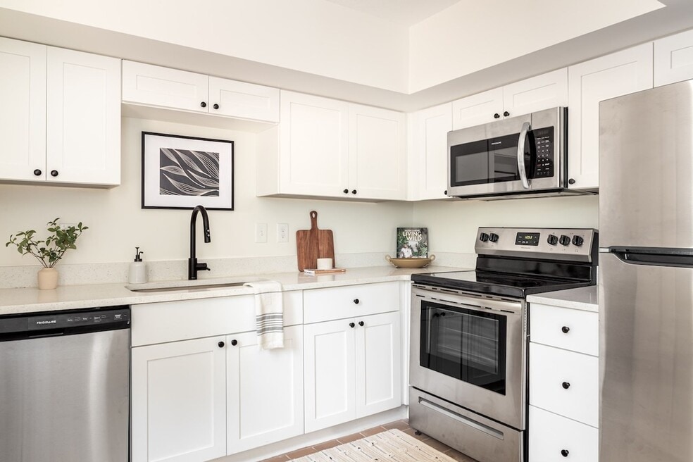 1100 Washington Circle, East Point, GA 30344 - photo 1