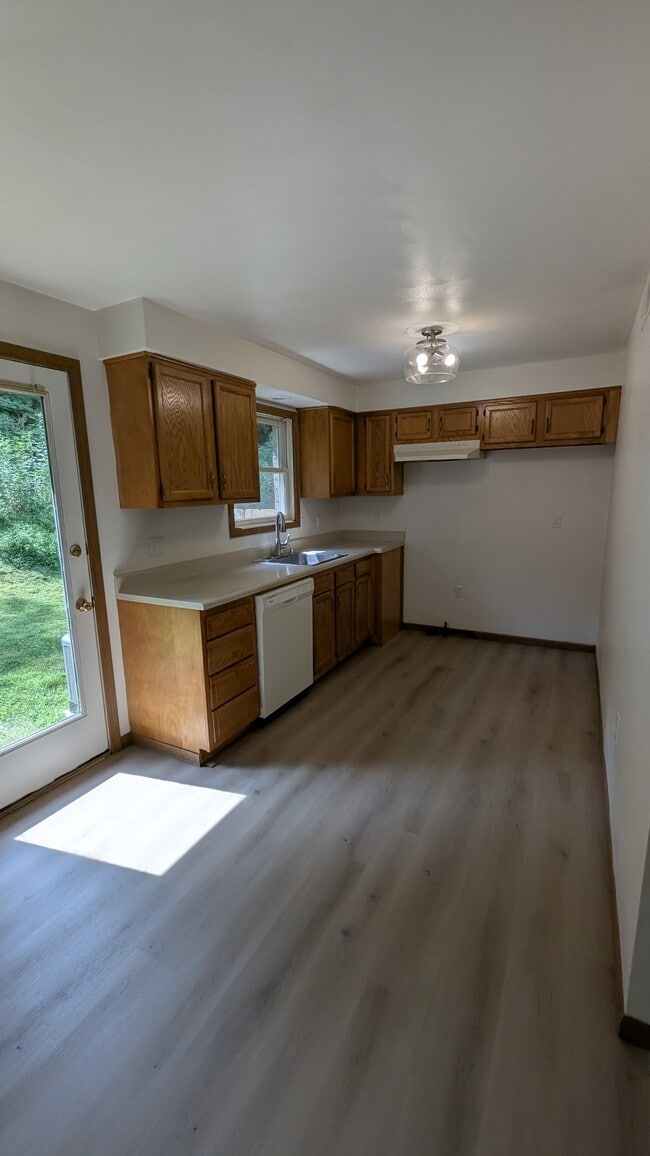 124 Duquesne Blvd, New Kensington, PA 15068 - photo 3